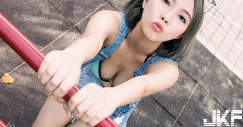 【BTC365币投】太正了！「地方的公園」驚見正妹「著內衣玩單槓」好胸猛！路人都不知道眼睛該擺哪啦～