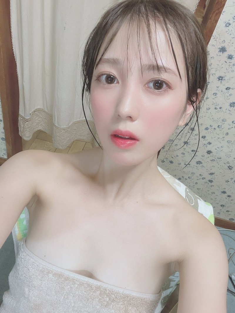 【BTC365币投】打败河北彩花！重量级偶像「小湊よつ葉」新作夺下排行榜No.1！