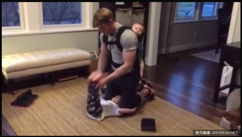 【BTC365币投】全家一起來健身！超萌小正太運動細胞超好