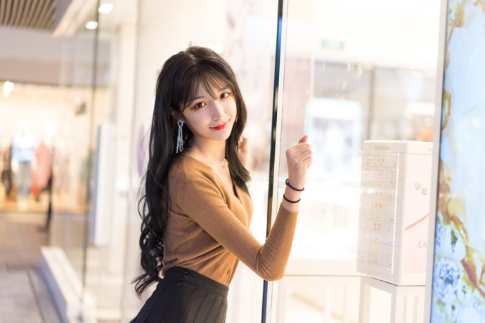 【BTC365币投】長腿妹大尺度「開腿熱舞」狂露該邊線　卸妝後真相卻讓人崩潰