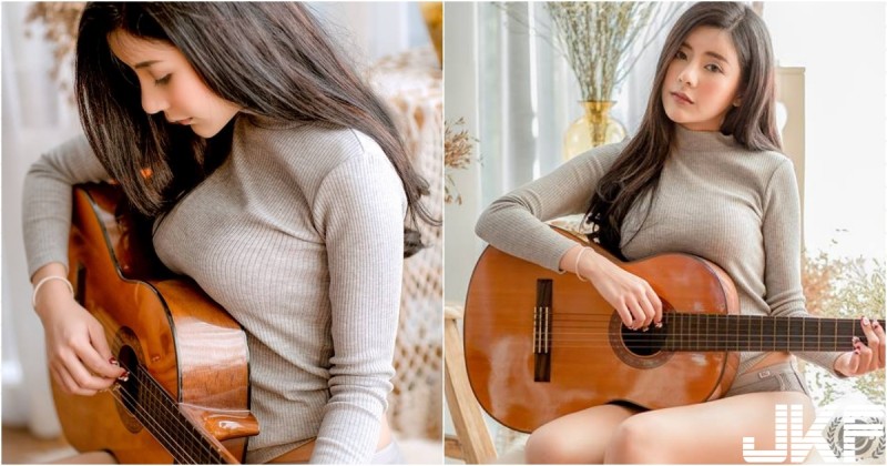 【BTC365币投】「清純大奶吉他妹」在家不穿褲！「白皙美腿」配奶夾吉他的畫面好誘人！