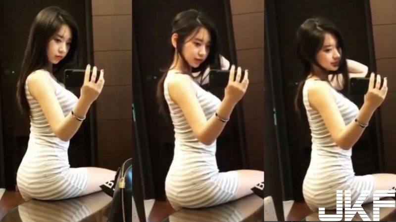 【BTC365币投】邪惡翹臀，搔首弄姿！S曲線辣妹一個「肉臀」坐在桌上，實在讓人癢得受不了！