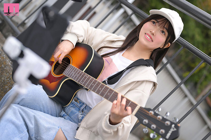 【BTC365币投】(MIFD-724)实在太穷了!街头歌手「白宫萌」牙一咬就拍A片惹!