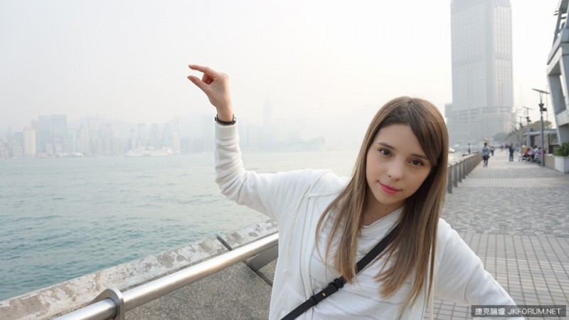 【BTC365币投】混血正妹求ps太陽在手裡　不能免俗的被惡搞啦！