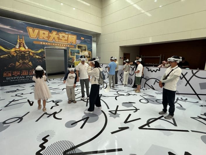 【BTC365币投】混合现实（MR）+全息投影：沉浸式百家乐将如何改变未来互动娱乐体验？