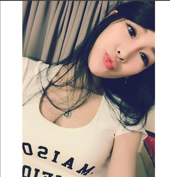 【BTC365币投】細腰嫩乳妹「佳佳」，還有一雙會笑的眼睛，仔細一神，原來是一位「機場警察」啊！