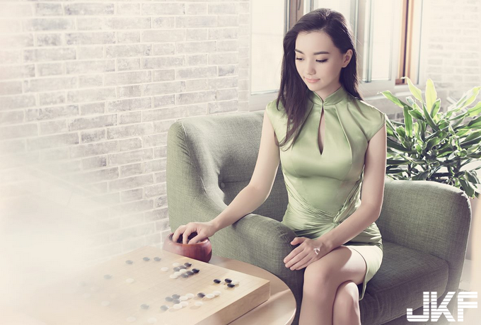 【BTC365币投】空靈氣質迷倒眾生～圍棋界小龍女露真本事！棋盤上廝殺表情太犯規讓對手分心……