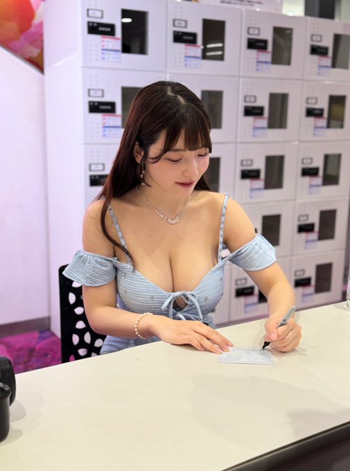 【BTC365币投】彩月七绪(OFES-033) 姐姐实在太骚了!H罩杯雪嫩爆乳美少女「彩月七绪」本月新作被弟弟朋友中出!