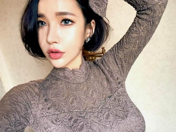 【BTC365币投】「巨乳人妻」極品身材性感撩人，胸前八字奶，看得讓人直喊：好胸好胸～